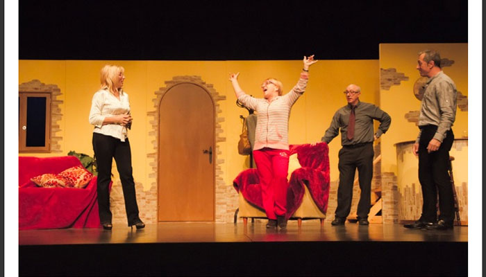 'No et vesteixis per sopar', teatre